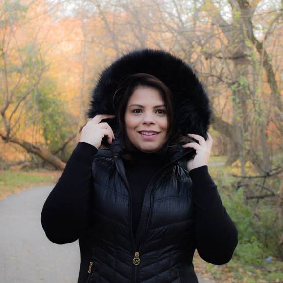 Meet your Posher, Rebeca - Picture 1 of 1